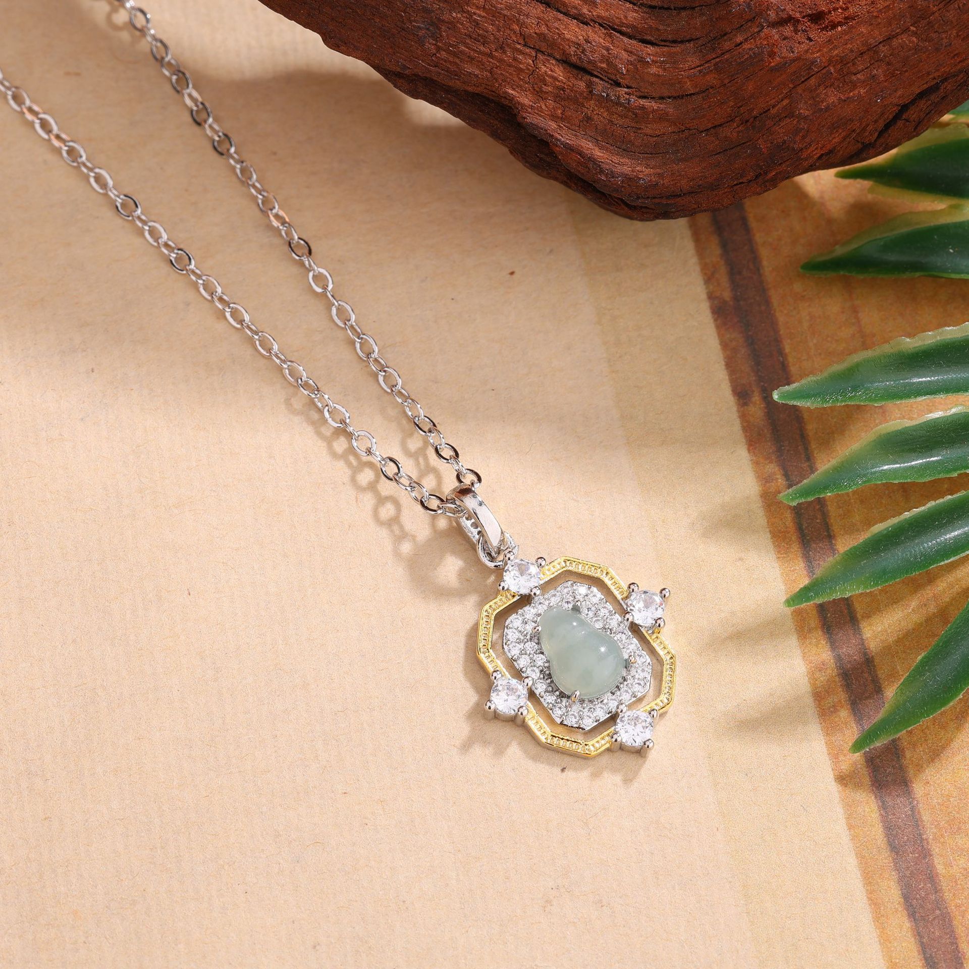 日本品质天然危料翡翠清透感葫芦翡翠项链女轻奢感千金精致时尚百