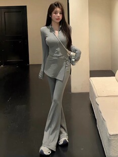 韩系休闲风屁帘上衣搭配微喇裤时尚套装女2026春装新款带垫肩上衣