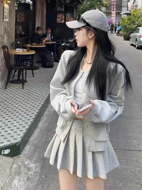 早春小个子短款外套百褶裙两件套