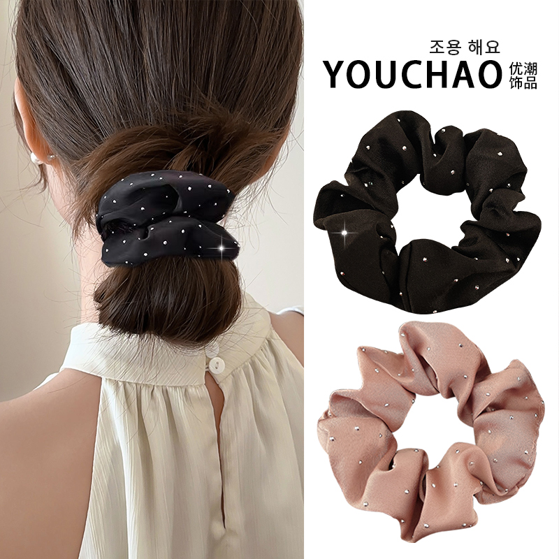 戴水钻大肠发圈，做气质女人