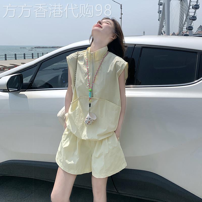 韩里韩气奶黄色休闲工作服套装女2026夏季巨好看立领马甲短裤两件