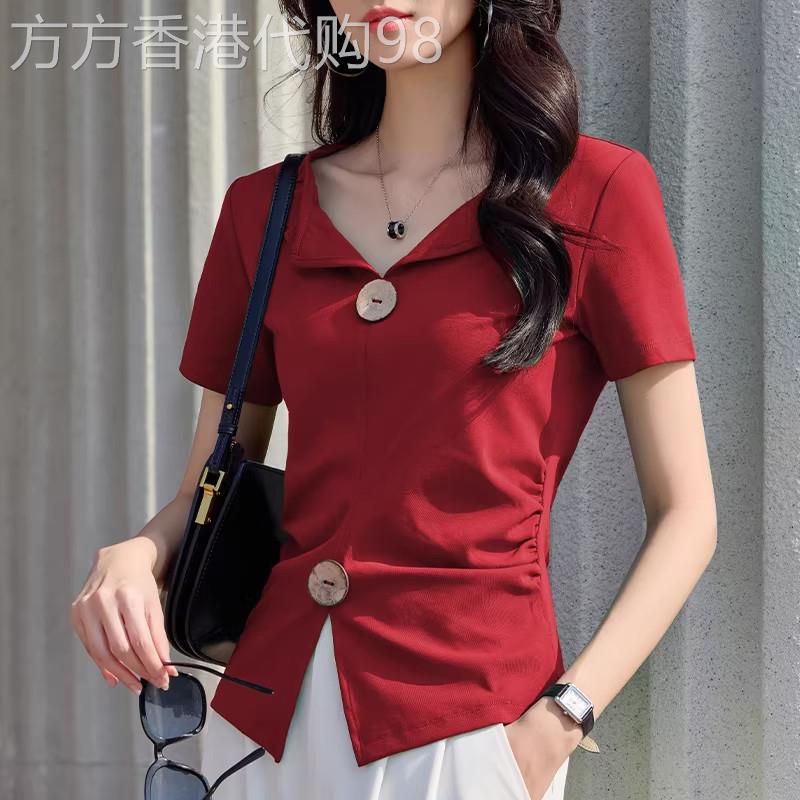红色正肩V领修身短袖T恤女2026年夏季新款大钮扣显瘦上衣别致T恤