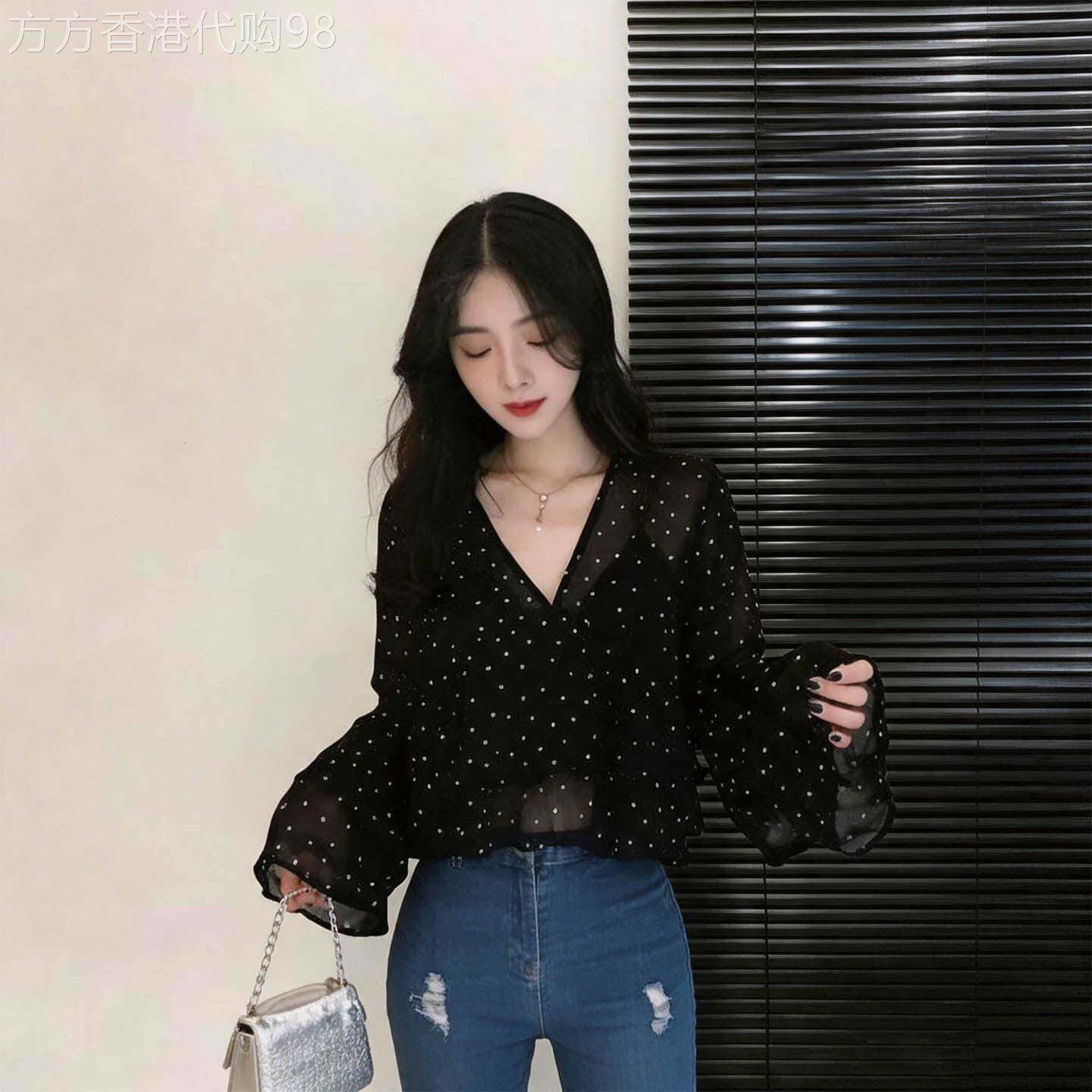 黑色V领长袖波点雪纺衫女春秋欧货韩系微透喇叭袖遮肉宽松上衣潮