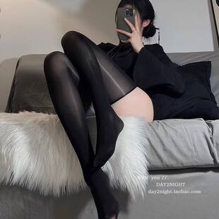 D2N shiny silk stockings, half cut over the knee, black sil