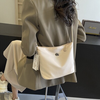 Fashionable texture tote bag, stylish and versatile canvas