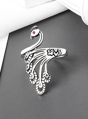 Accessories: Knitted sweaters, rings, women's personalized