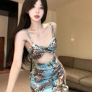 欧美辣妹风豹纹扭结吊带连衣裙女小心机性感镂空显身材露腰短裙