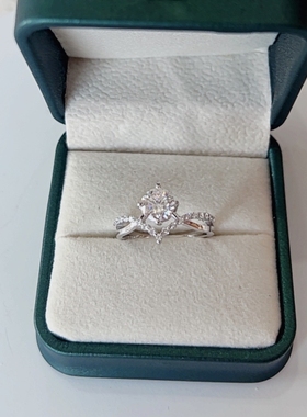 925银四爪为爱加冕莫桑钻交叉V字戒指女结婚求婚送女友礼物轻奢