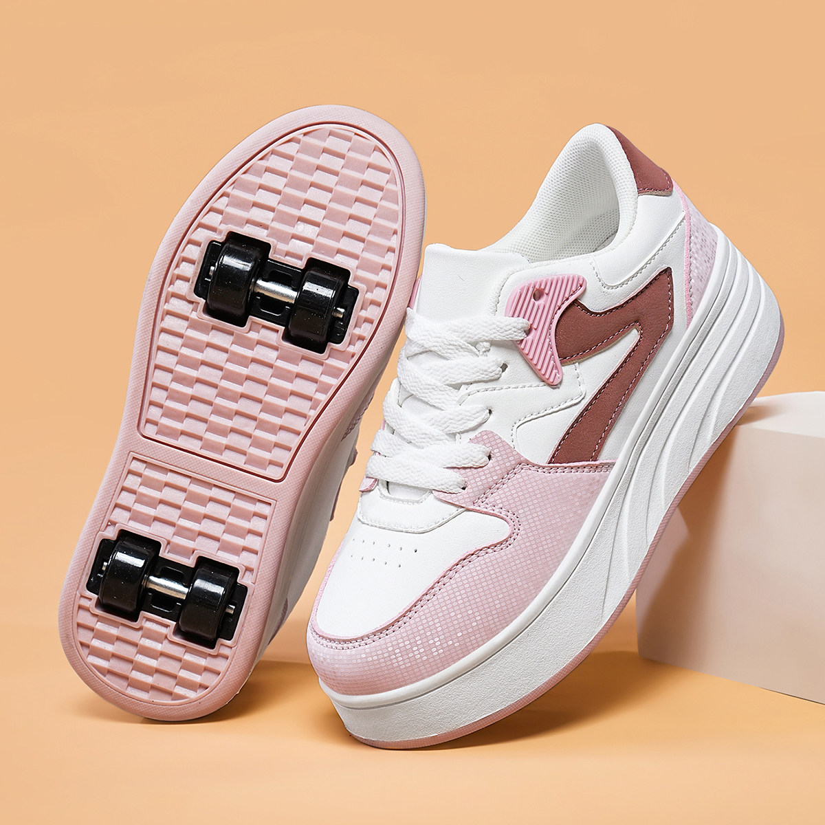 女童暴走鞋新款儿童带轮板鞋中大童飞行鞋四轮隐形轮滑男孩溜冰鞋