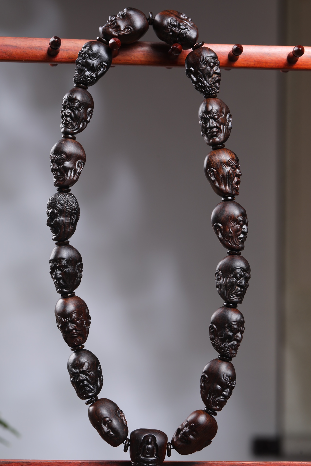 沉香木精雕十八罗汉男士手持