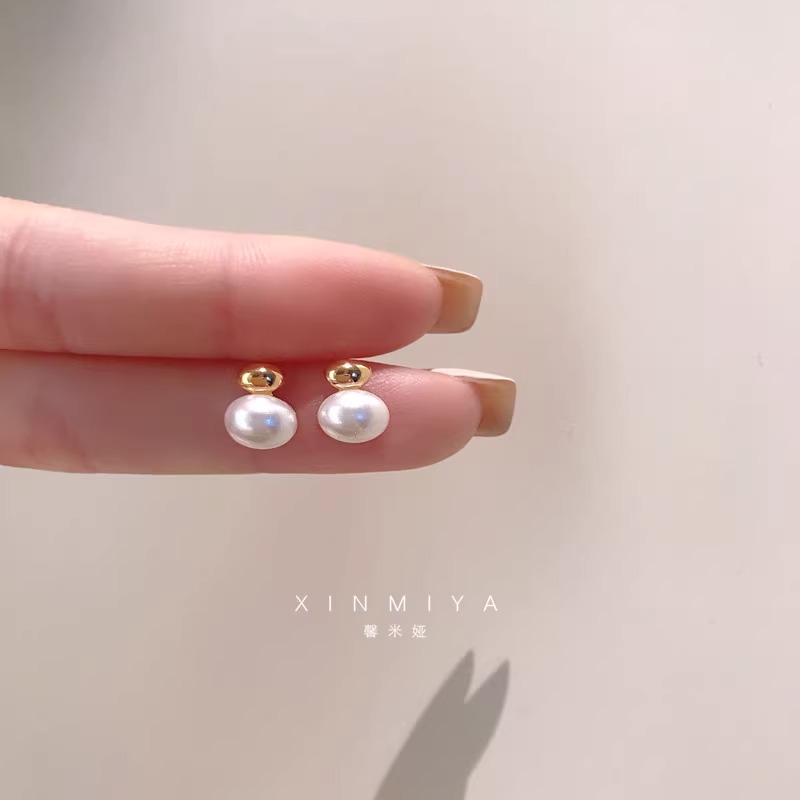 法式简约椭圆形淡水珍珠耳钉