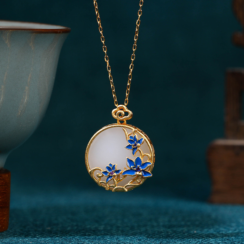 新中式秋冬新款古法镀金仿和田玉好运莲莲无事牌平安扣吊坠项链女