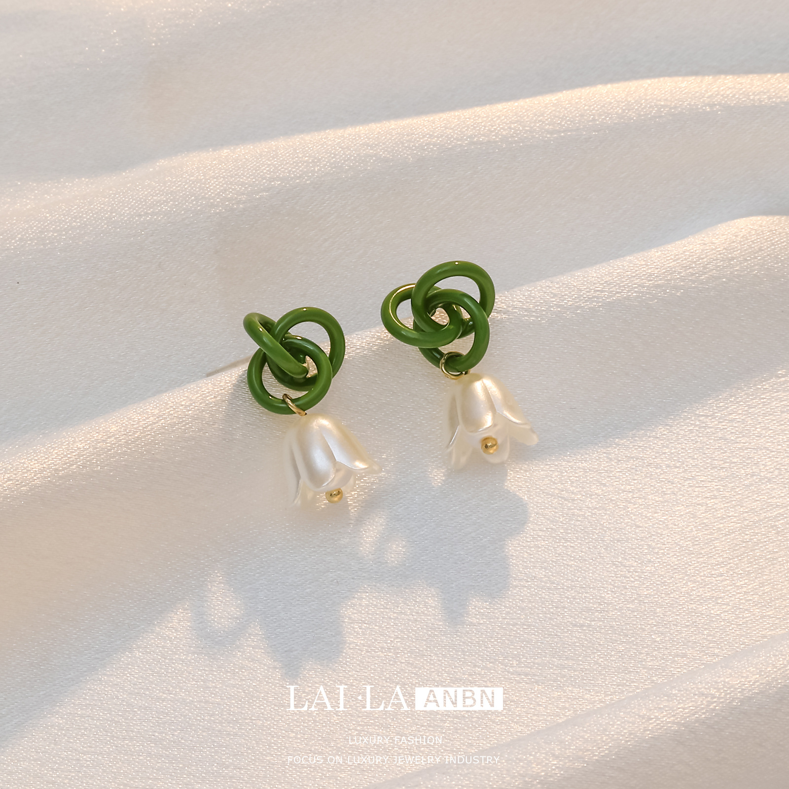 「缠在耳上的铃兰花」耳钉银针森系绿色花朵耳环气质耳夹女无耳洞