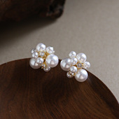 新款 欧美时尚 气质优雅微镶锆石珍珠花朵耳钉轻奢感银针耳饰女