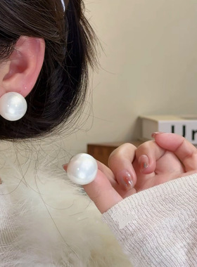 白色珠光半圆大珍珠耳环优雅气质百搭耳钉轻奢感夸张耳饰