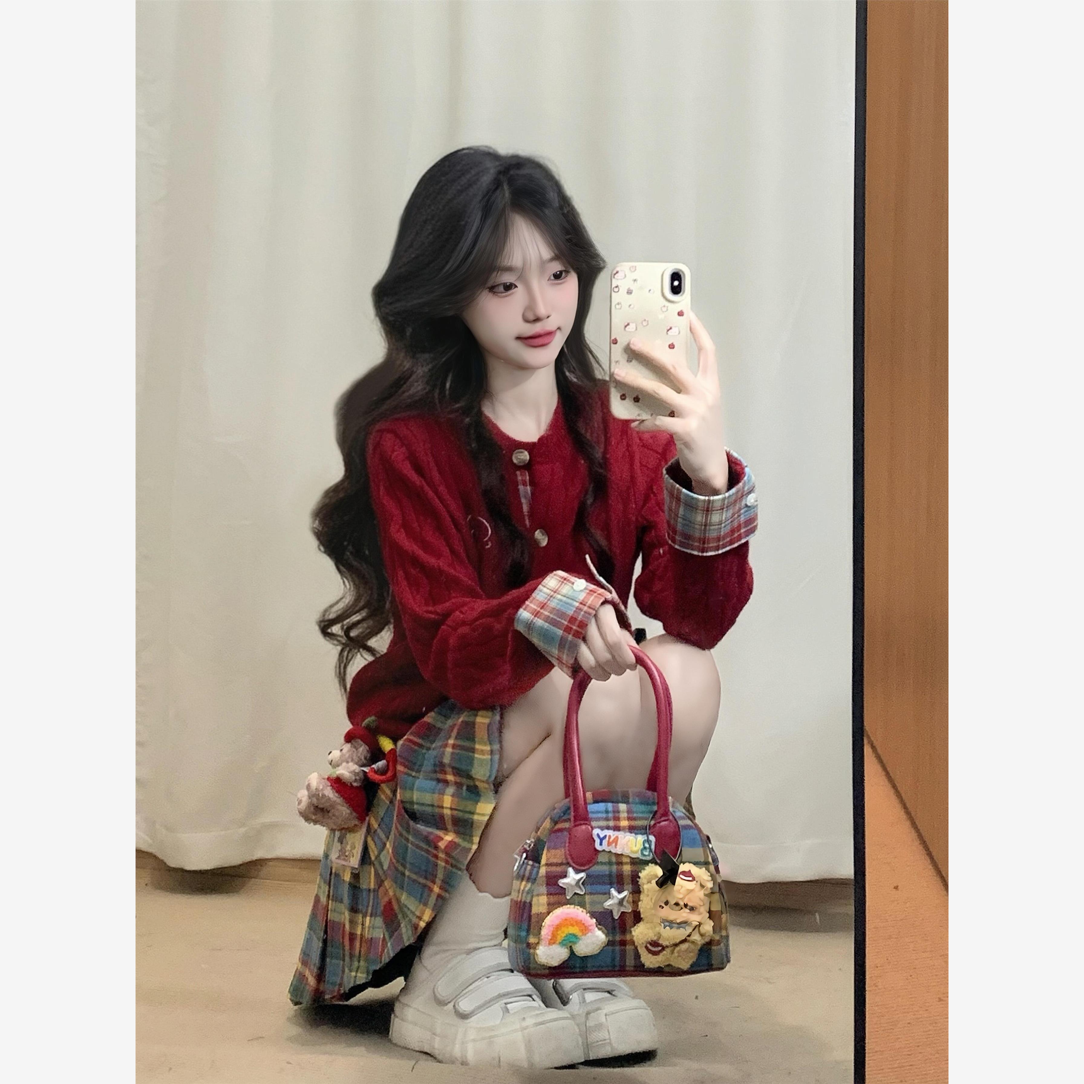甜美红色拼接连衣裙子女秋冬温柔风日系学院风设计感穿搭一整套装