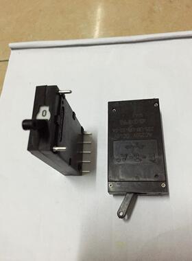 德国 2215-L110-L1F1-S12-8A 5脚断路器开关 8A250VAC DC48V 全新