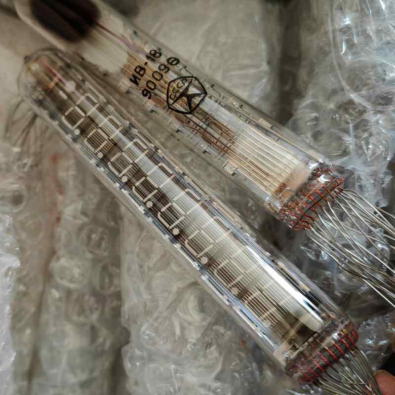 俄罗斯进口iv18辉光数码管iv27工业风复古朋克电子管荧光管时钟怎么看?