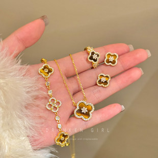 世家千金 虎眼石四叶花耳钉女秋冬轻奢高级感耳环锁骨链项链配饰