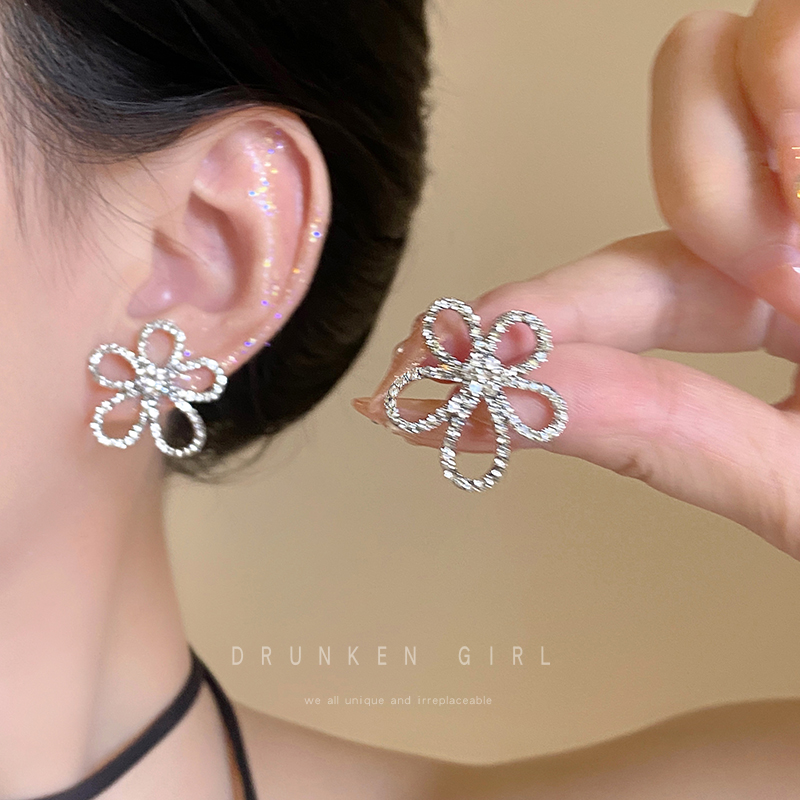 清冷女主~韩系满钻镂空花朵耳环