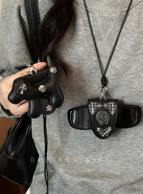 黑色小狗十字架皮革墨镜夹项链女