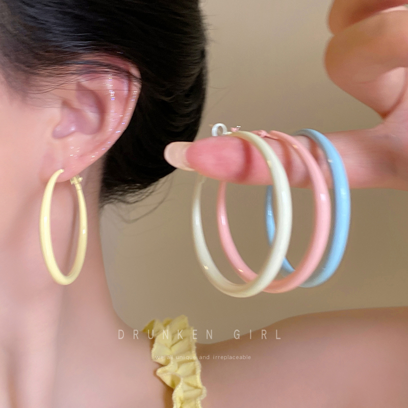 多巴胺纯色大圈耳环女2025新款爆款气质小众耳钉简约甜美圈圈耳饰