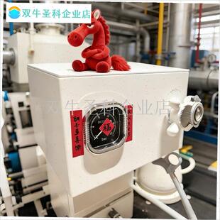 红色小马摆件咖啡机新年装饰马年吉祥物店铺吧台过年.喜庆氛围布.