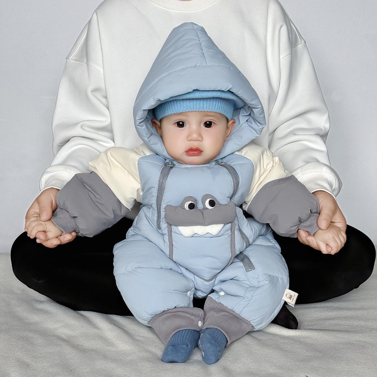 超萌男宝宝冬装连体外出