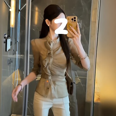 法式复古荷叶边长袖衬衫女春季新款气质高级感修身收腰卡其色上衣