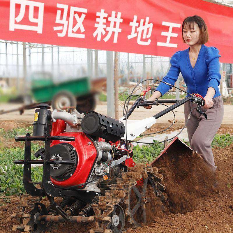 柴油新款双链轨四驱微耕机农用小型老人耕地机新型犁地翻土旋耕机