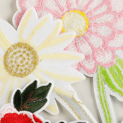 草莓电脑绣花标花朵衣帽饰品服装辅料补丁贴背胶patch布贴
