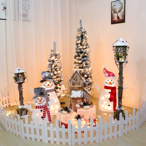 Рождественский маленький этаж -набор набор в помещении сцены в отеле сцены красивые атмосфера декоративная снеговик светятся большим