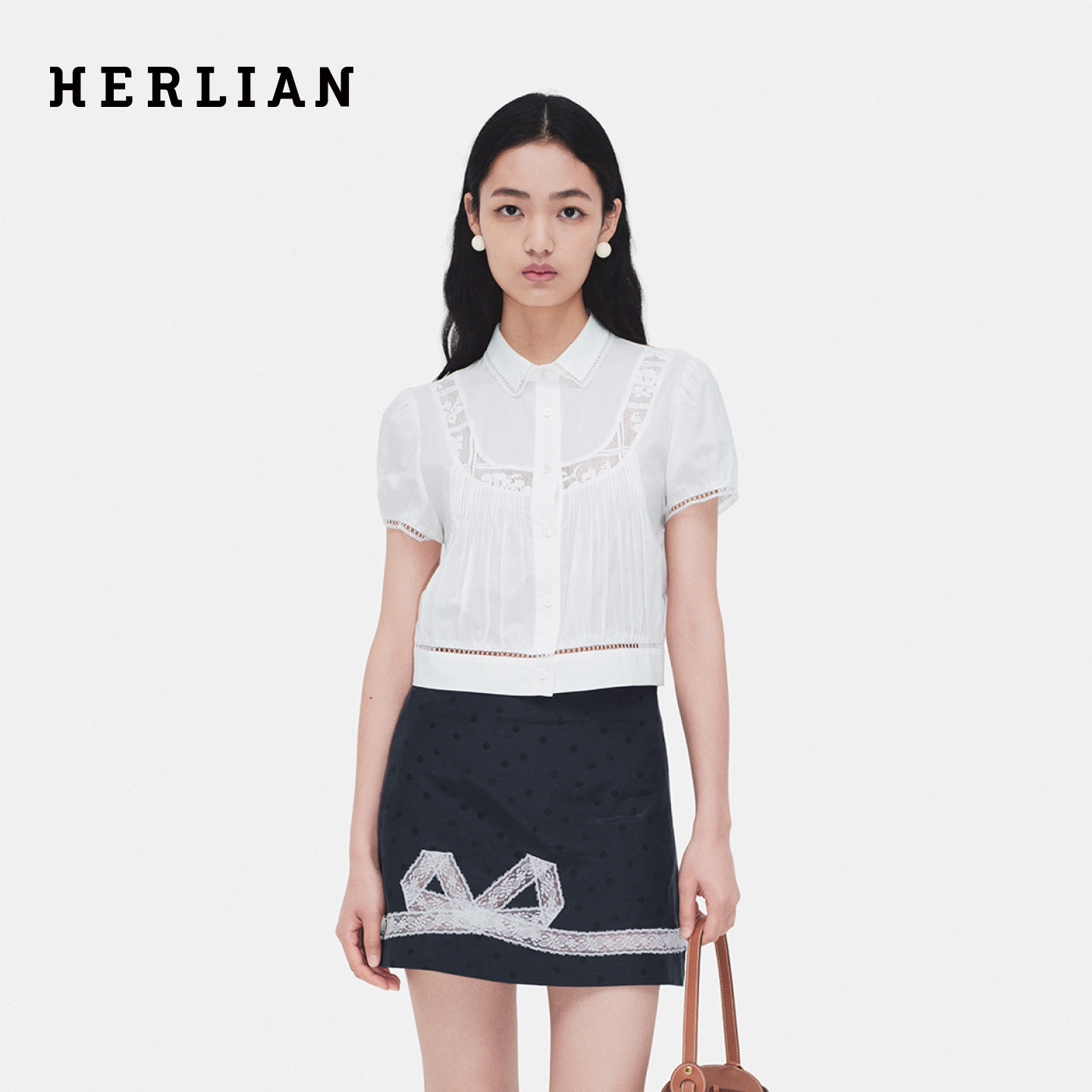 HERLIAN 2026年夏季新品蕾丝拼接镂空白色花边女士翻领短袖衬衫