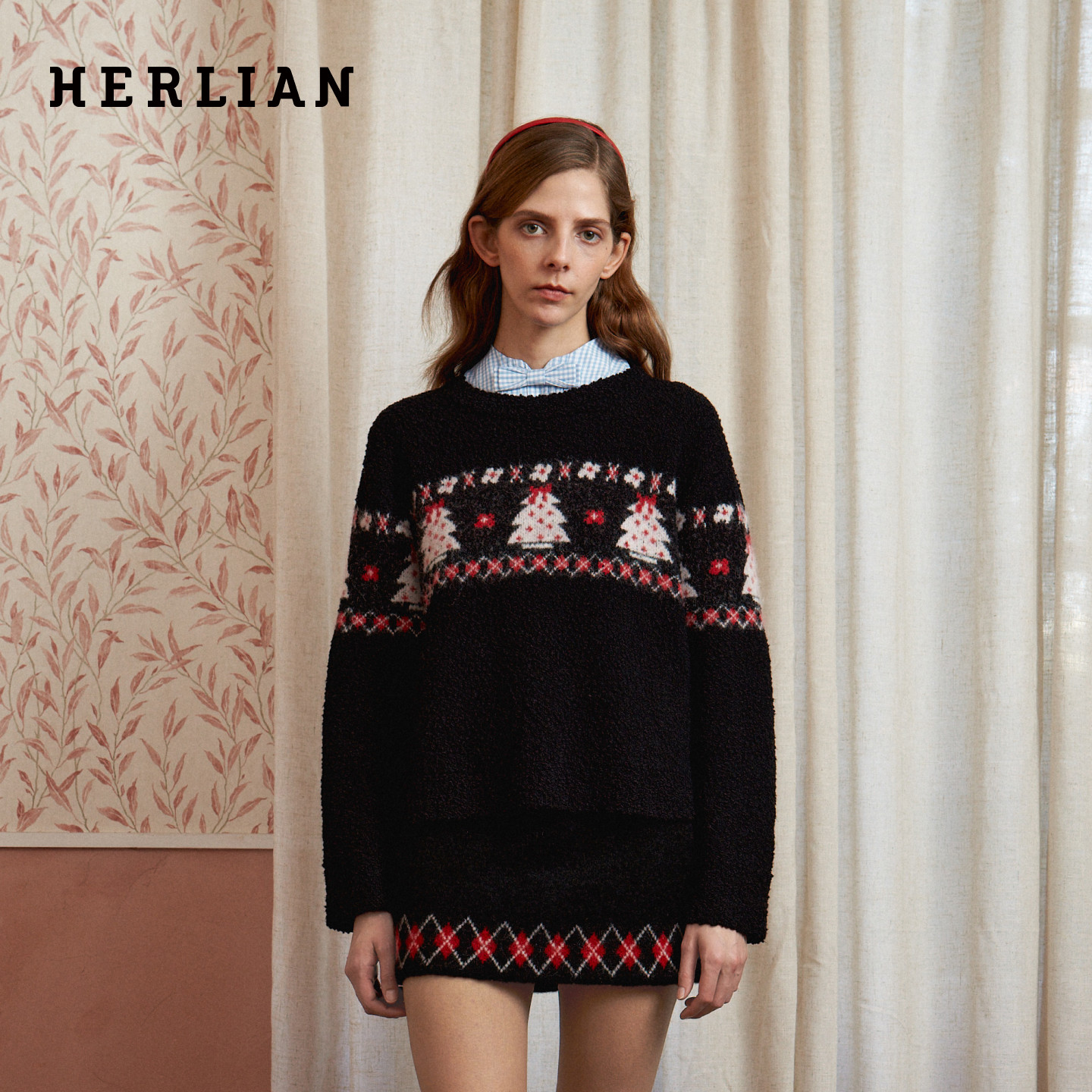 Herlian 冬季新品圣诞树图案复古学院风圆领套头针织衫毛衣女