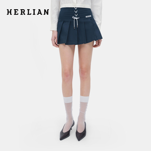 HERLIAN 2026年春季新品交叉绑带抽绳系带设计百褶裙女半身短裙