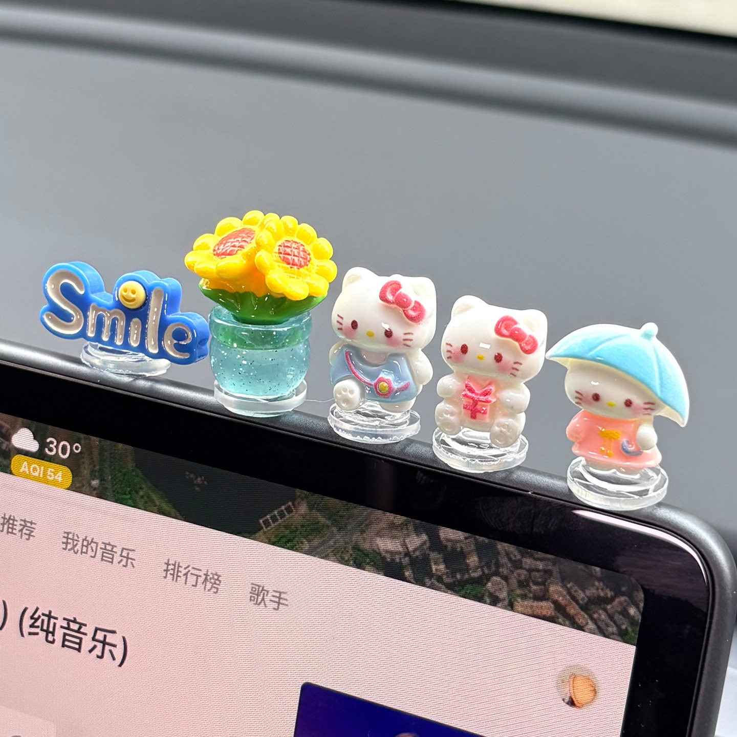 车内饰品摆件2026新款卡通可爱凯蒂猫车载屏幕中控台电动车装饰品