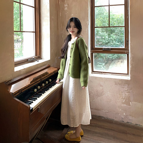一罐杏仁桃韩系V领针织开衫女绿色软糯毛衣复古少女风保暖外套