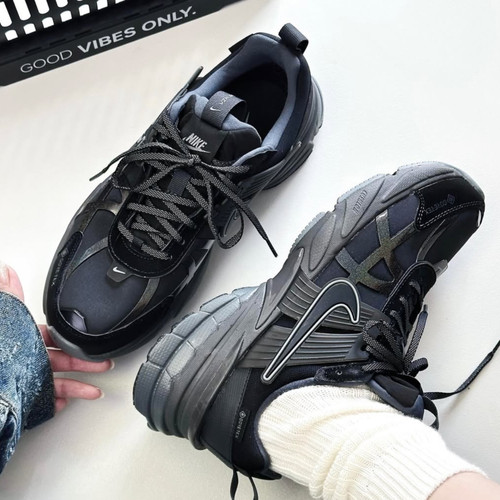 NIKE耐克女鞋 V2K Run时尚百搭轻便休闲运动跑步鞋FZ2622-001