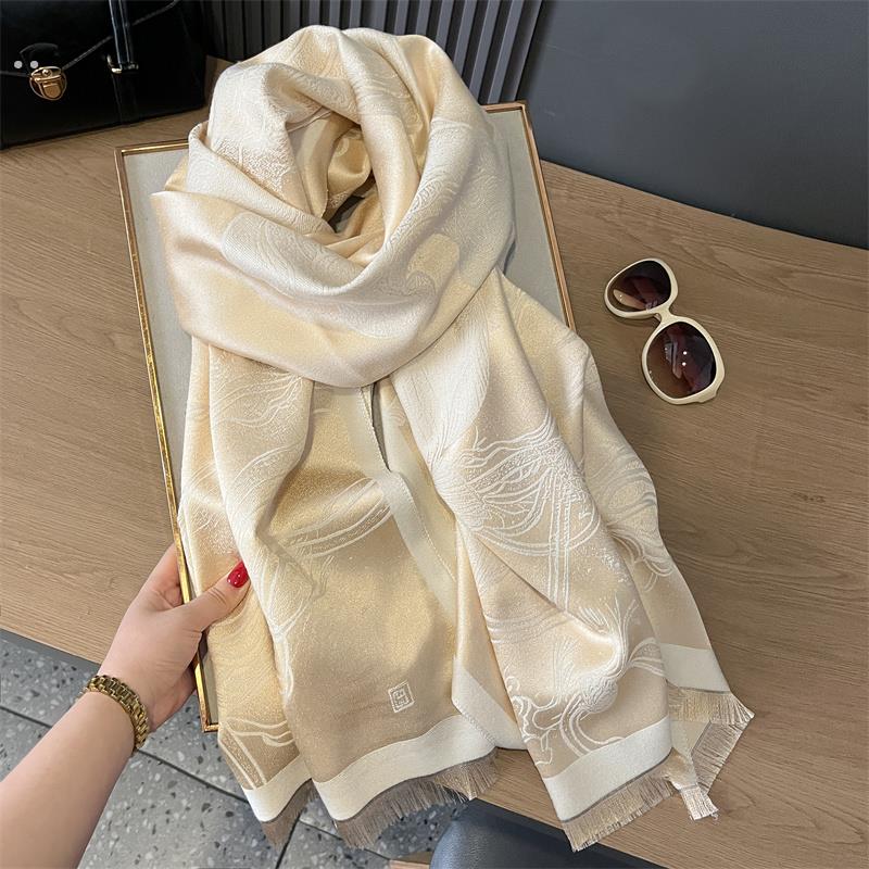 送妈妈围巾女款2025新款冬季两用高级感中年长辈礼物仿羊绒围脖厚