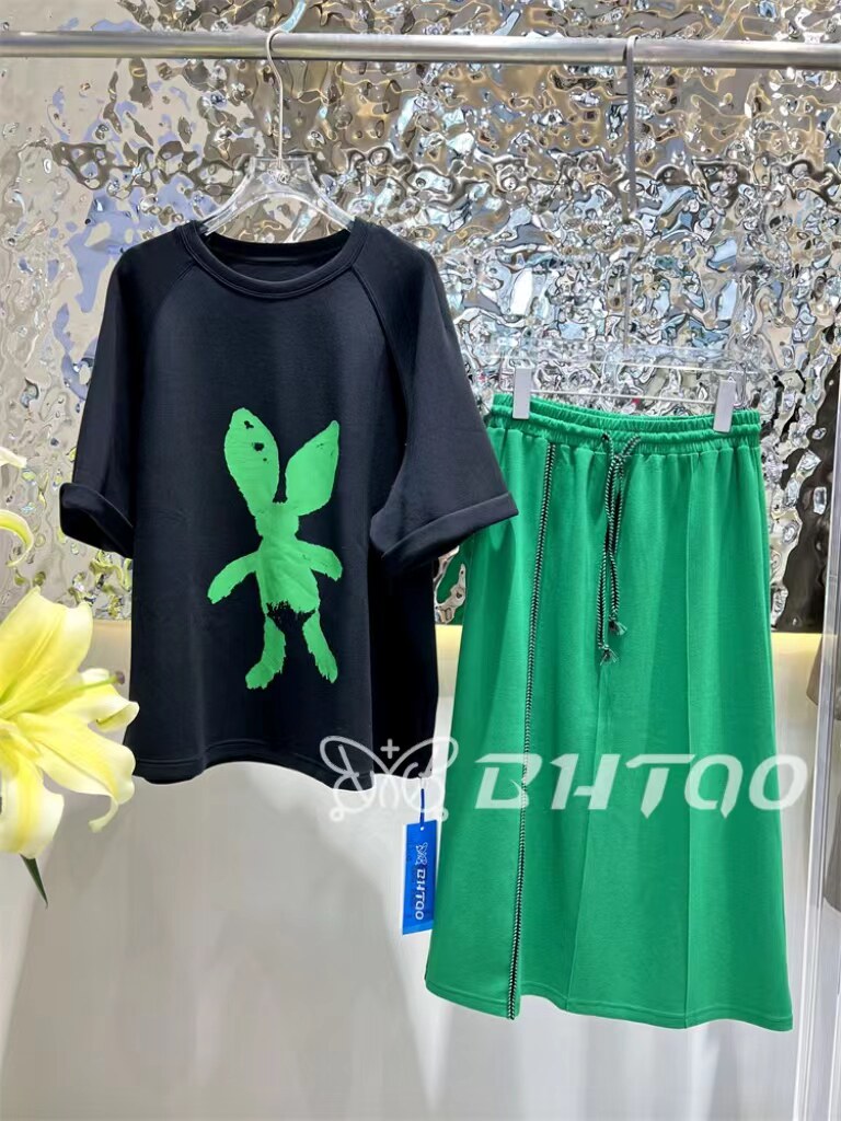 2025夏新款时尚休闲百搭兔子印花图案T恤女圆领简约宽松上衣半裙