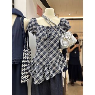 大码法式复古不规则荷叶边泡泡袖上衣夏季新款修身格纹上衣欧美