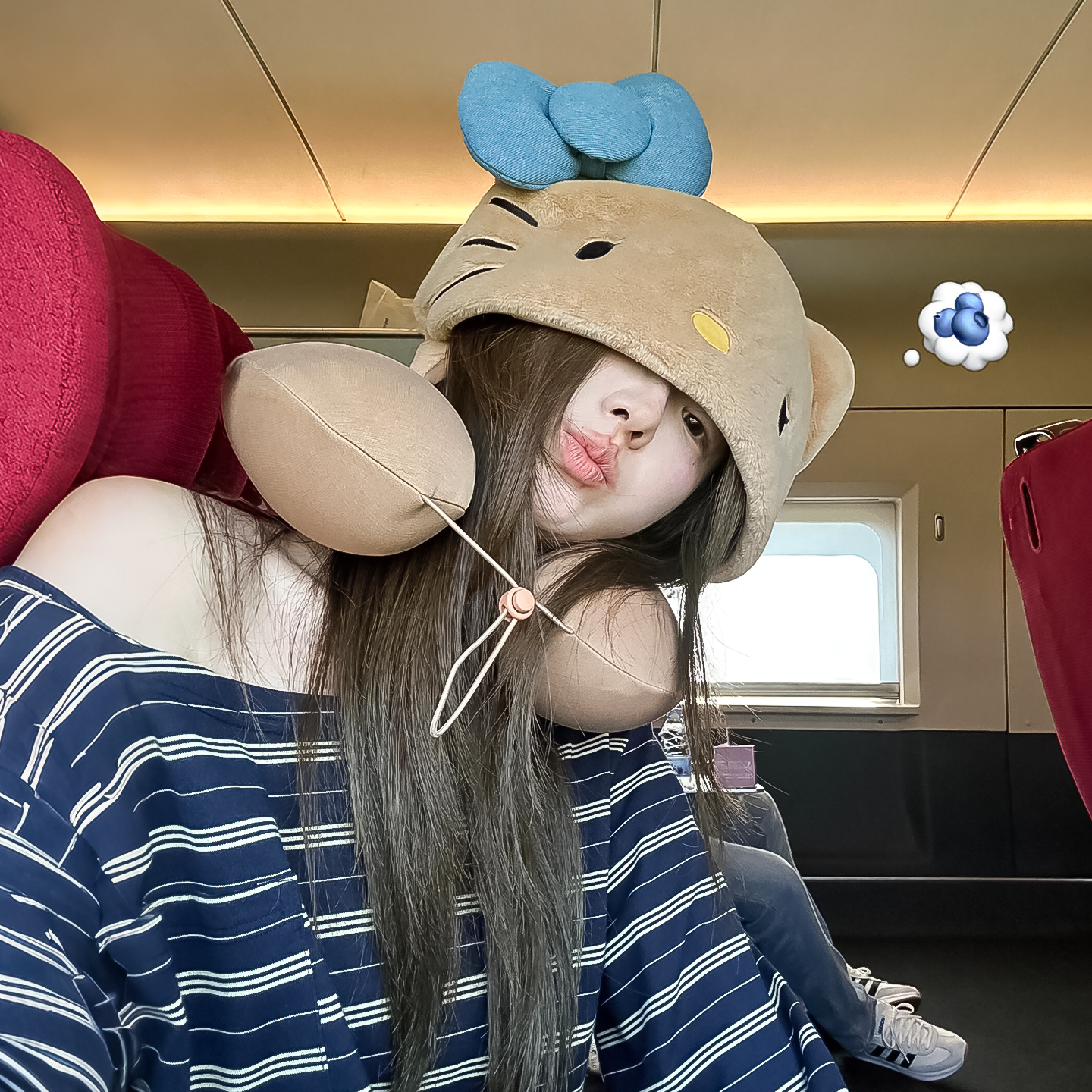 哈喽KittyU型枕连帽飞机枕旅行护颈枕便携遮光靠枕办公室午睡好物