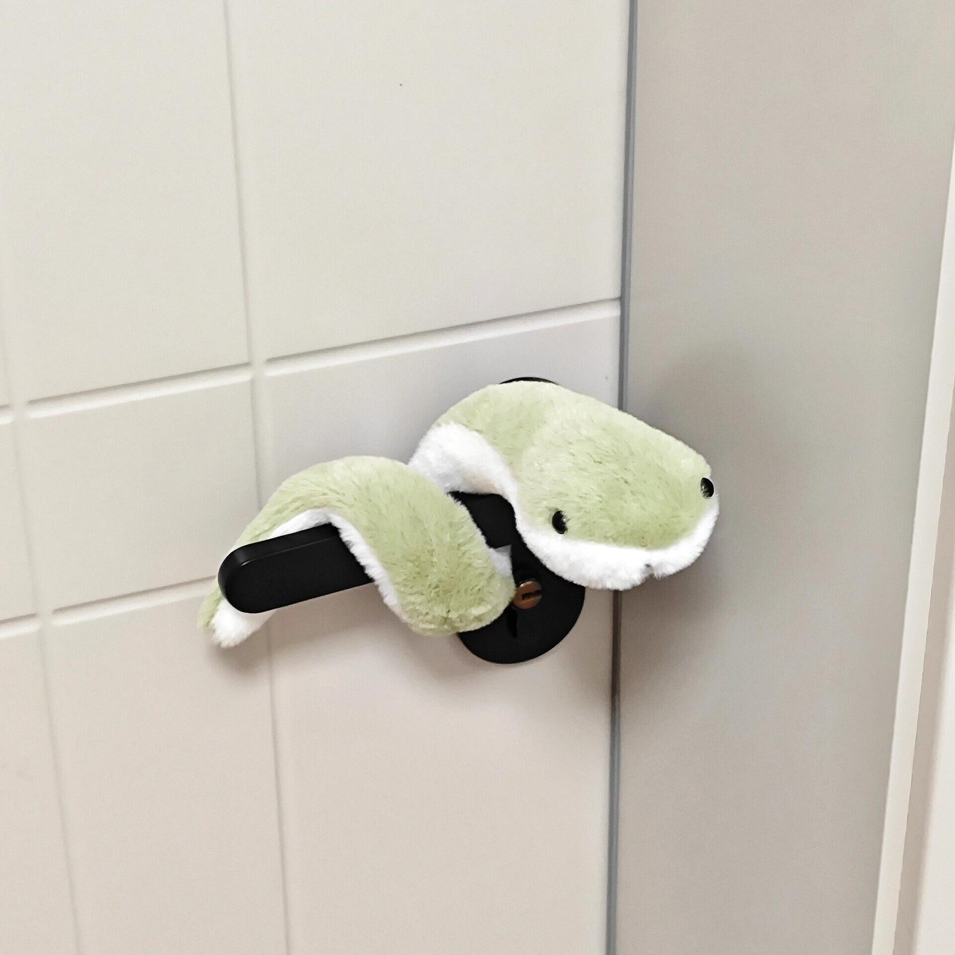 小青蛇入户门把手装饰摆件2025新年吉祥物可缠绕弯折创意毛绒玩偶