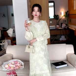 2026新款春季洋气复古法式早春绿色重工蕾丝衬衫半身裙套装女