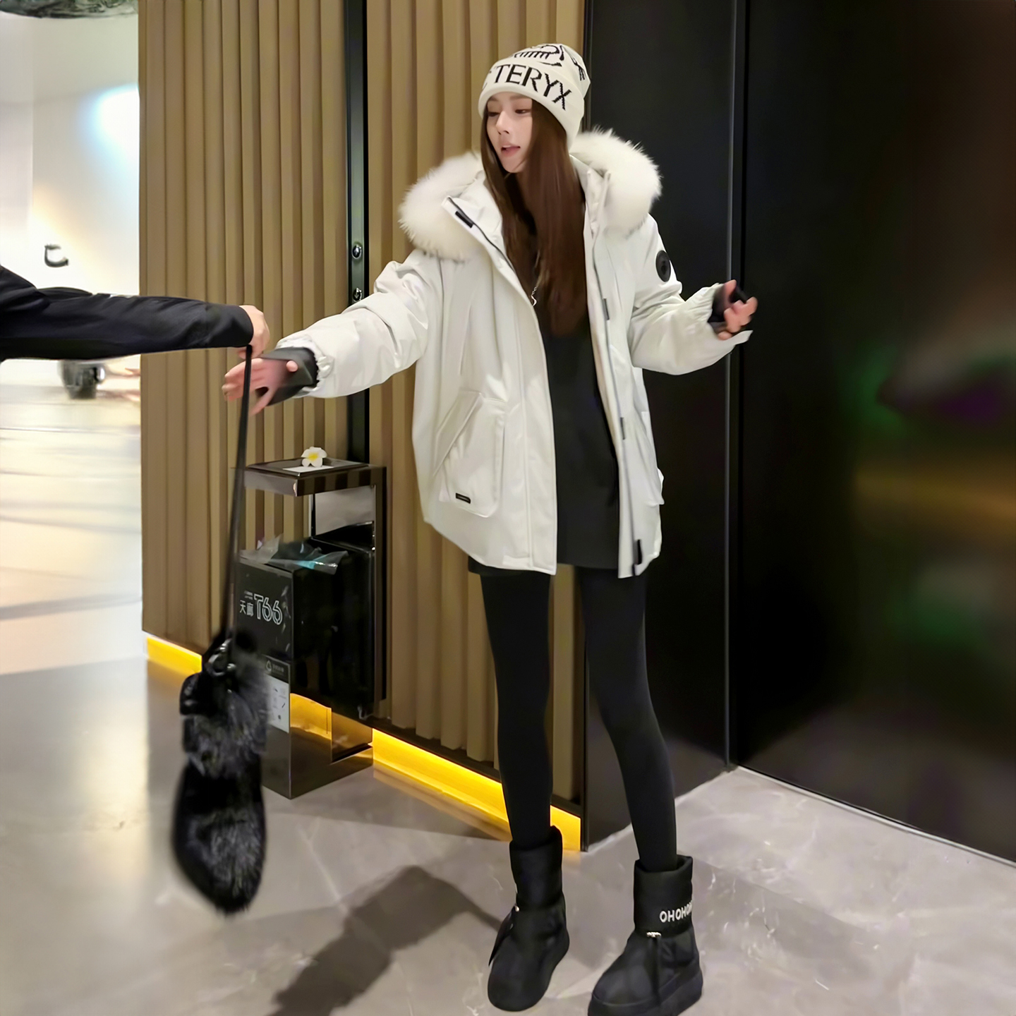 2025新款工装派克羽绒服女短款