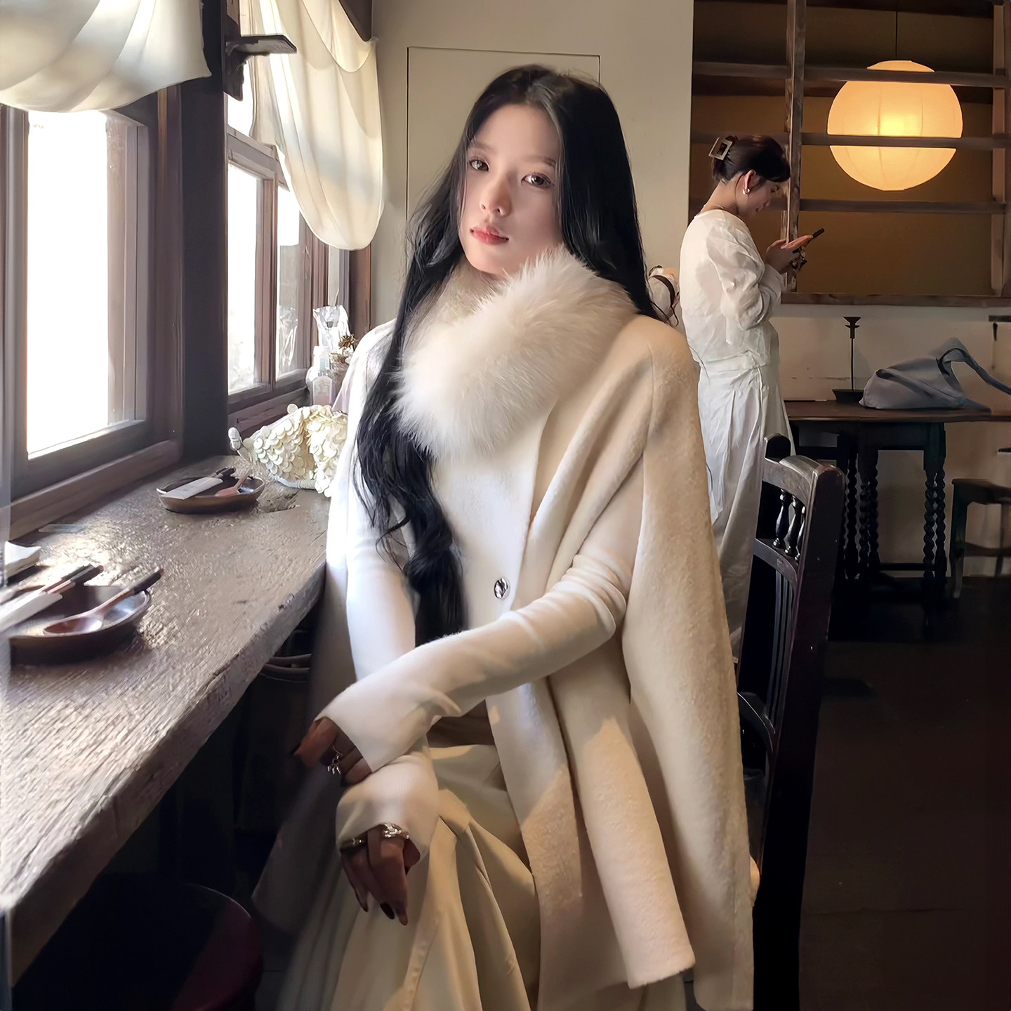 巨好看的秋冬上衣女韩系2026新款斗篷披肩外搭白色毛呢外套大衣潮