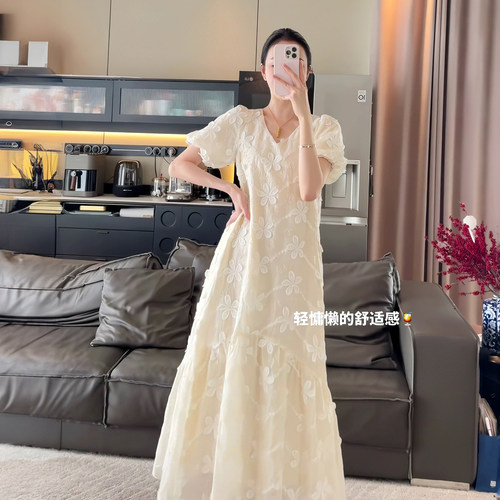 优雅知性独特白色花朵连衣裙