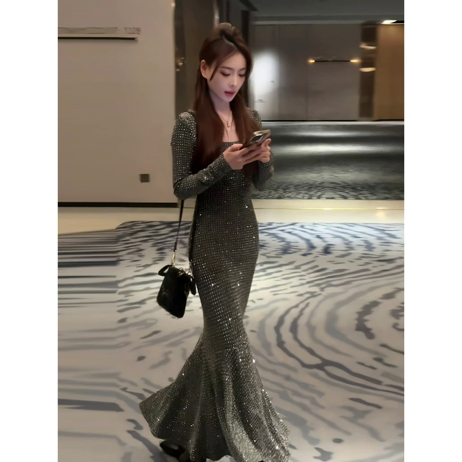 高级烫钻鱼尾连衣裙女秋冬新款名媛年会礼服裙修身打底包臀长裙子