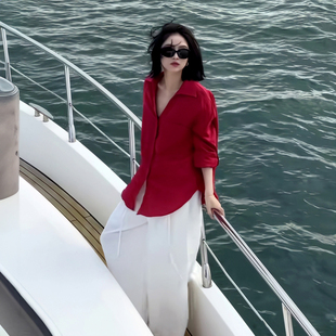 红色气质简约单排扣贴袋设计收腰带衬衫女款2026春季新款上衣