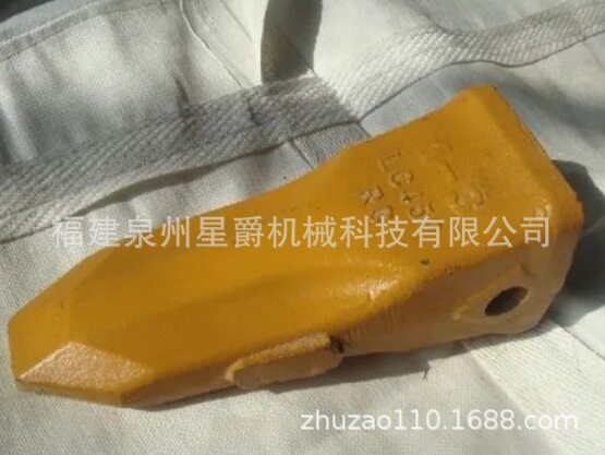 泉州 挖掘机四轮一带支重轮轨总成铲斗斗齿 推土机 支重轮 托链轮